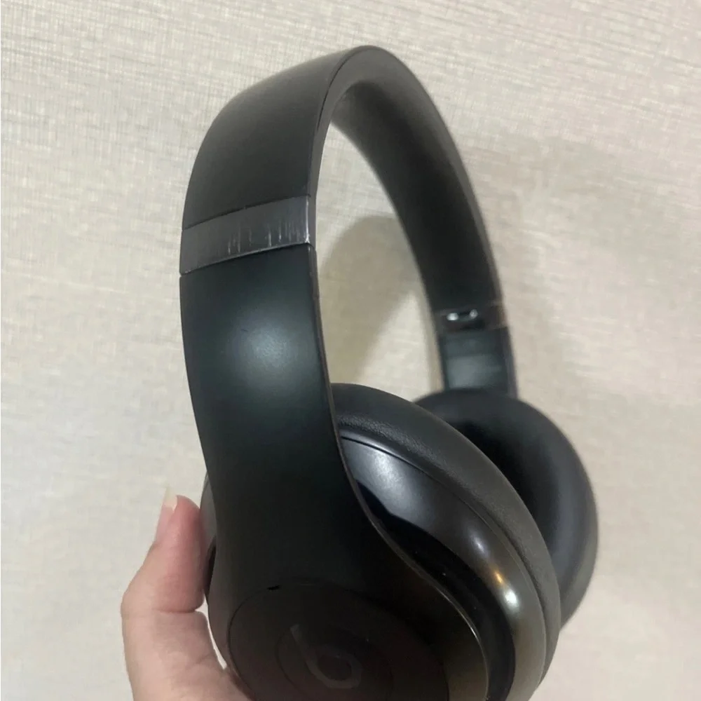 Beats by Dr. Dre Beats Studio Pro Wireless Noise Cancelling Black - Picture 3 of 7